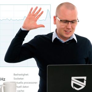 Karl Emil Nikka framför CPU-monitor