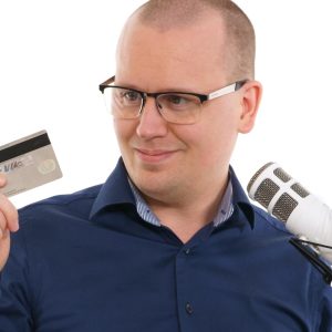 Karl Emil Nikka med kreditkort
