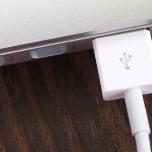 USB-kabel i Macbook Pro
