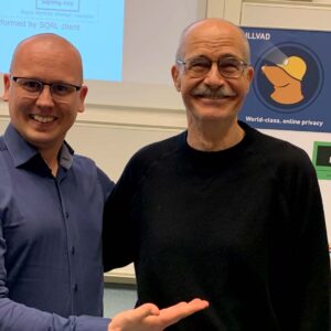 Karl Emil Nikka och Steve Gibson