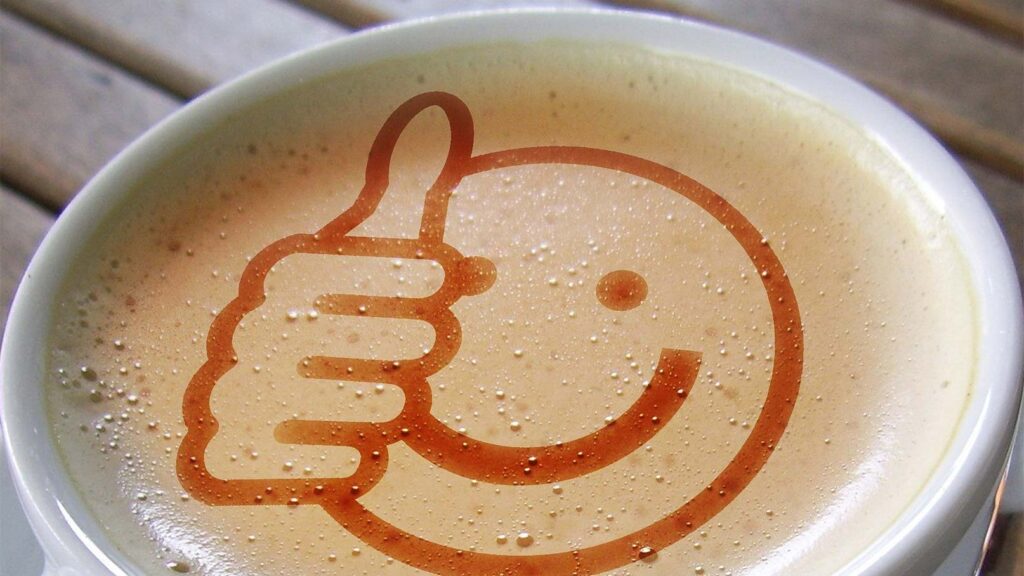 Symbol för tumme upp i kaffe