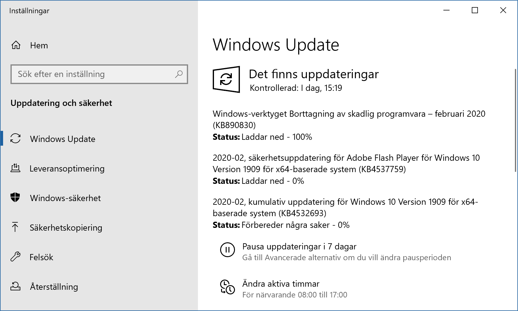Windows 10 installerar säkerhetsuppdateringar.