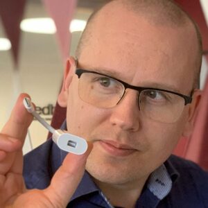 Karl Emil Nikka med Thunderbolt-adapter