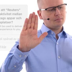 Karl Emil Nikka med Apples nya integritetsfråga i bakgrunden.