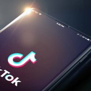 Android-mobil med Tiktok-appen