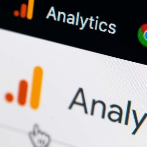 Närbild av webbläsare som visar Google Analytics.