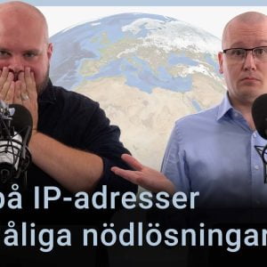 Peter Esse och Karl Emil Nikka står vid sina mikrofoner. Texten ”Slut på IP-adresser och dåliga nödlösningar” står ovanpå.