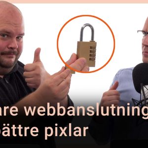 Peter Esse och Karl Emil Nikka står vid sina mikrofoner. Chromes logotyp syns i bakgrunden. Texten ”Säkrare webbanslutningar och bättre pixlar” är stämplad ovanpå.