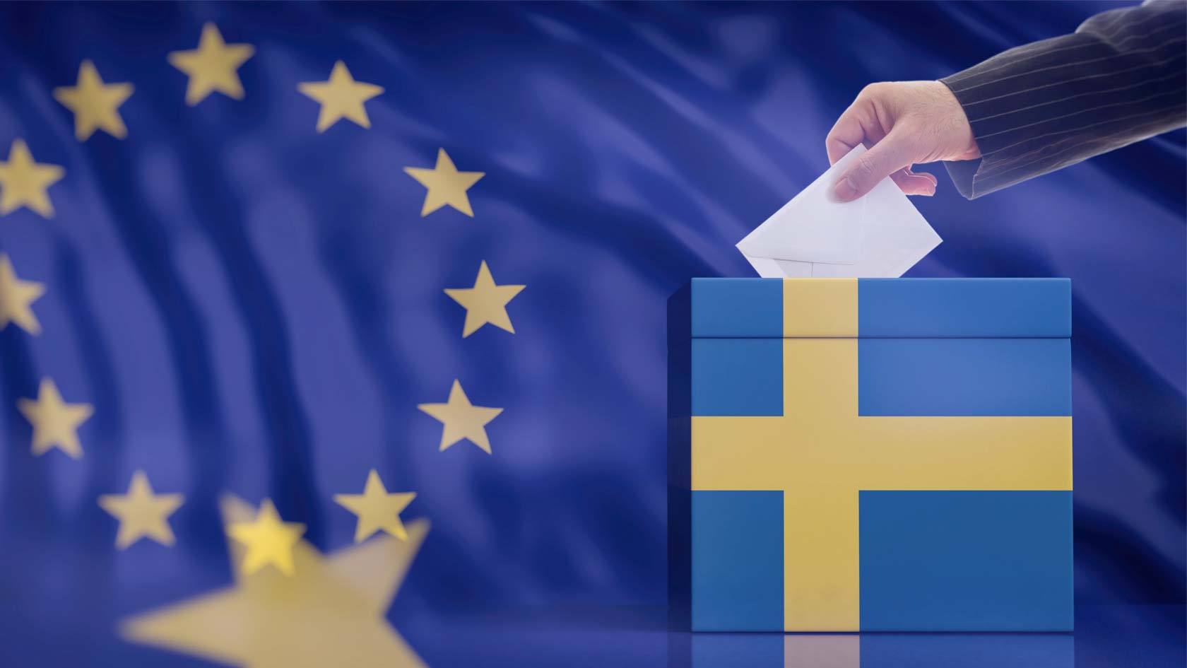 Person lägger röstsedel i en låda med Sveriges flagga. I bakgrunden syns EU-flaggan.