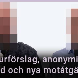 Peter Esse och Karl Emil Nikka står vid sina mikrofoner. Texten ”Censurförslag, anonymitetsförbud och nya motåtgärder” är stämplad ovanpå bilden.