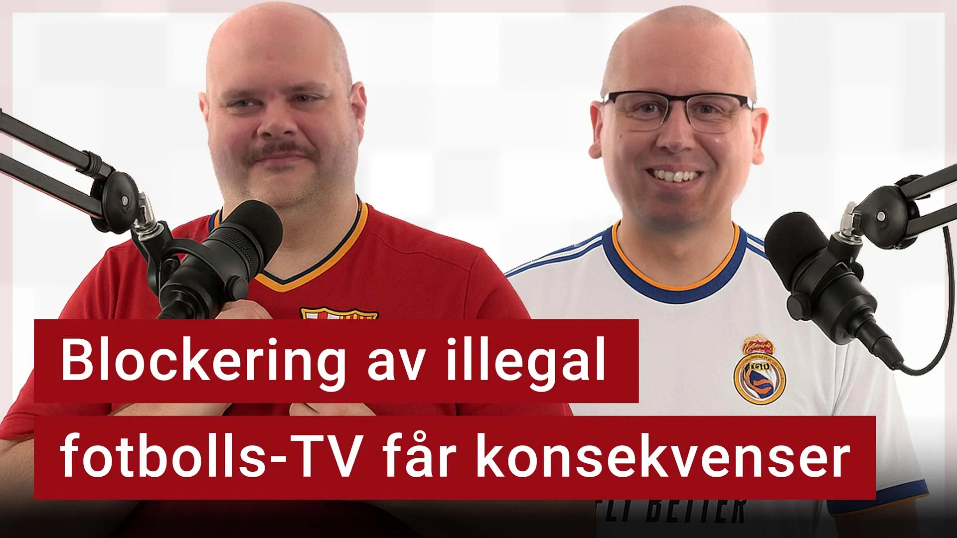Peter Esse och Karl Emil Nikka står vid sina mikrofoner. De har på sig fotbollströjor. Texten ”Blockering av illegal fotbolls-TV får konsekvenser” är stämplad ovanpå.