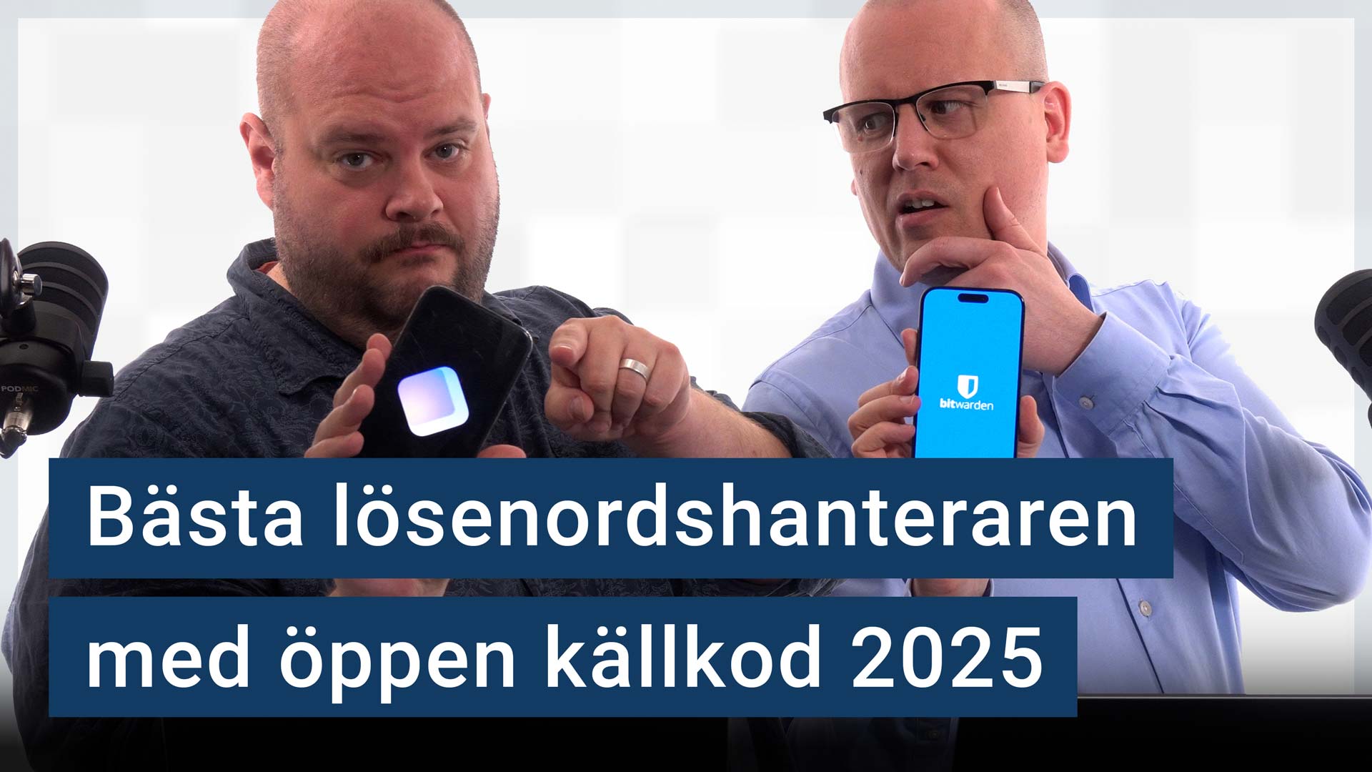 Peter Esse och Karl Emil Nikka står vid sina mikrofoner. Texten ”Bästa lösenordshanteraren med öppen källkod 2025” är stämplad ovanpå.