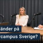 Karl Emil Nikka, Mette Svensson och David Olgart sitter vid mikrofoner. Texten ”vad händer på Cybercampus Sveriges” är stämplad ovanpå.