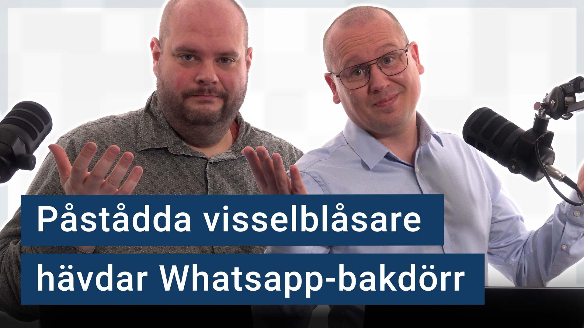 Peter Esse och Karl Emil Nikka står vid sina mikrofoner. Texten ”påstådda visselblåsare hävdar Whatsapp-bakdörr” är stämplad ovanpå.