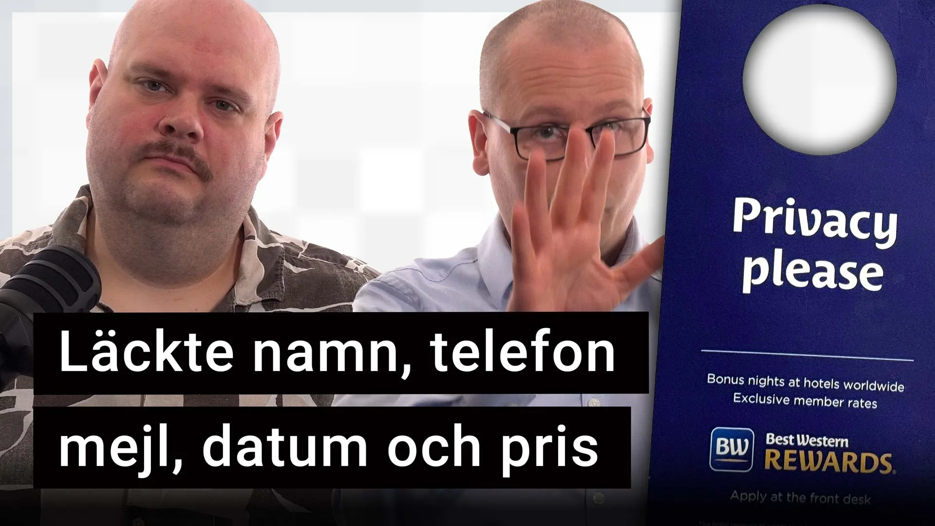 Peter Esse och Karl Emil Nikka står vid sina mikrofoner. Texten ”läckte namn, telefon, mejl, datum och pris” är stämplad ovanpå. Vid sidan syns lappen som kan hängas på hotelldörrar för att inte bli störd med texten ”privacy please”.