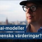 Christian Landgren står framför ett fönster med centrala Stockholm i bakgrunden. Texten ”vilka ai-modeller har svenska värderingar?” är stämplad ovanpå.