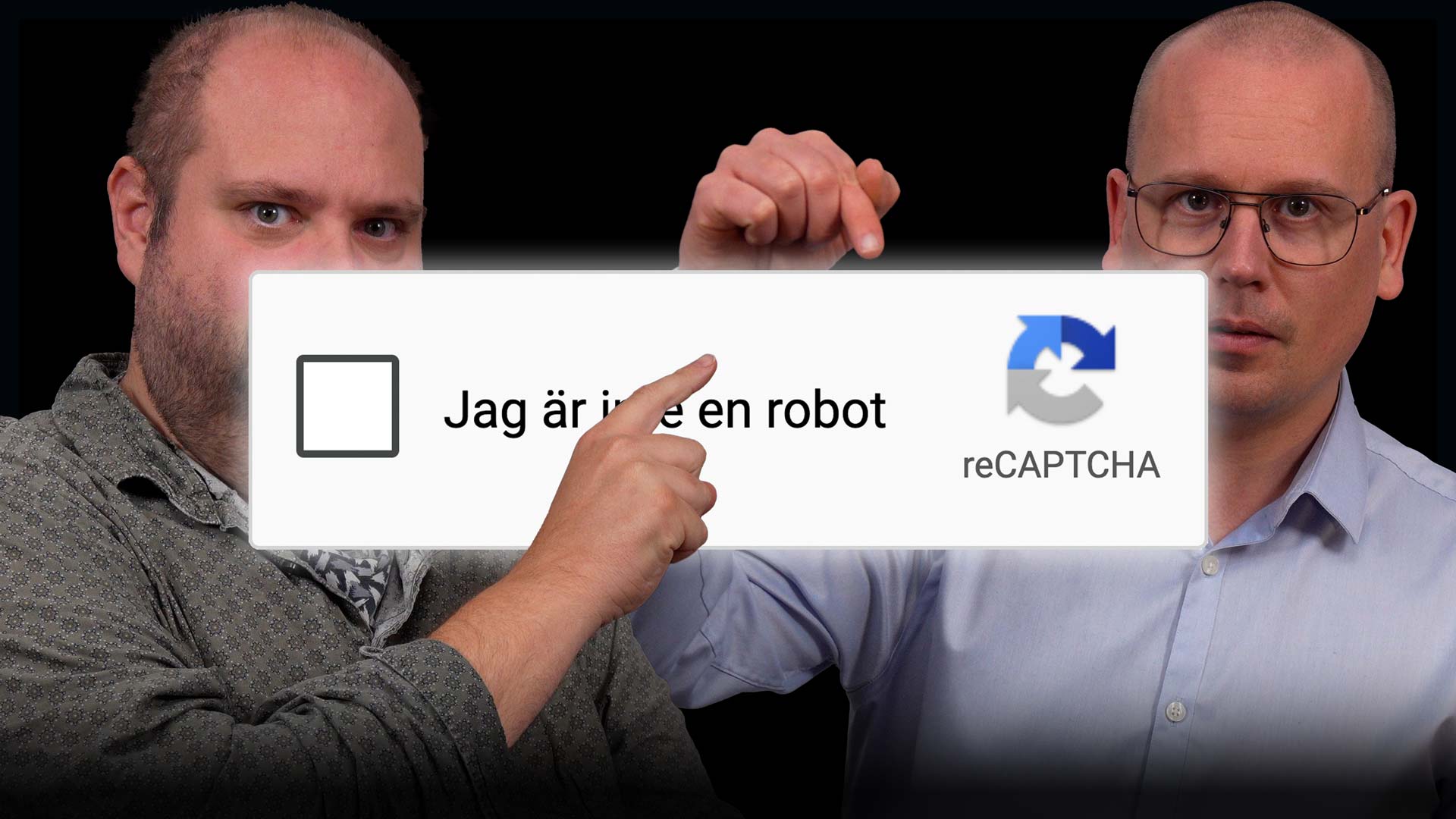 Peter Esse och Karl Emil Nikka pekar på en captcha-ruta med texten ”Jag är inte en robot”.